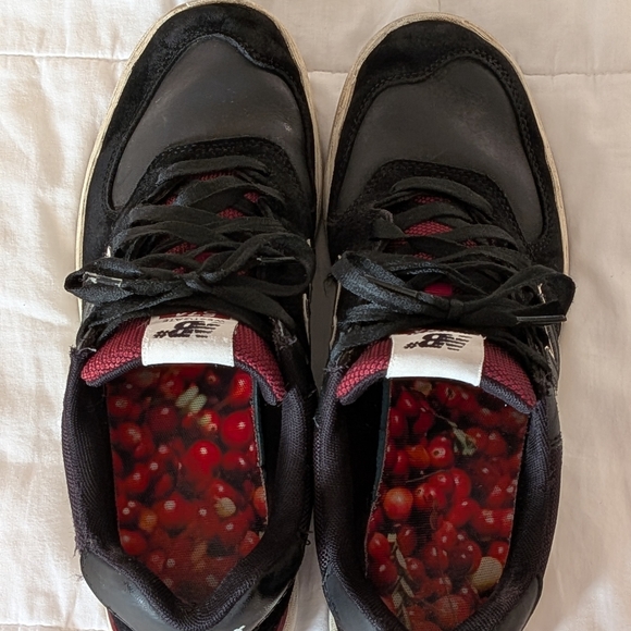 New Balance Men’s Black & Burgundy Casual Sneakers - Picture 4 of 6